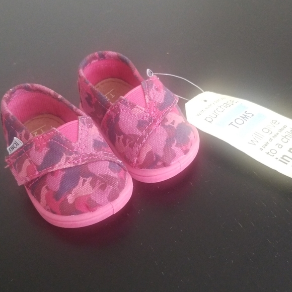 NWT TOMS BABY GIRL - Picture 1 of 4